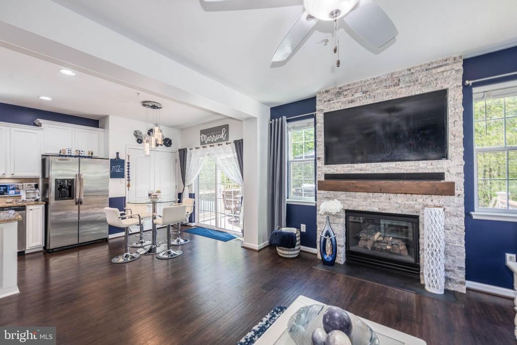 Image 9 of property listing at 903 BOATWRIGHT DR, Glen Burnie, MD 21060