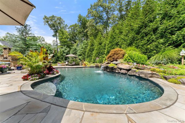 22 Perrins Peak Road, Stony Point, NY 10980