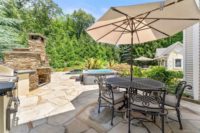 22 Perrins Peak Road, Stony Point, NY 10980