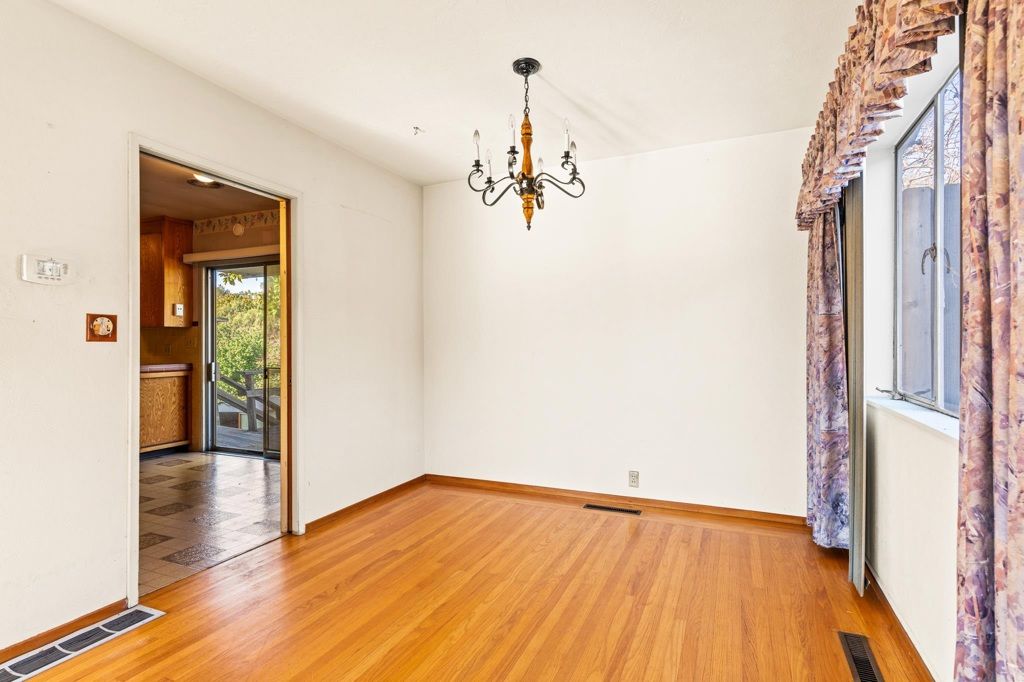 Image 10 of property listing at 1591 159Th Ave, San Leandro, CA 94578