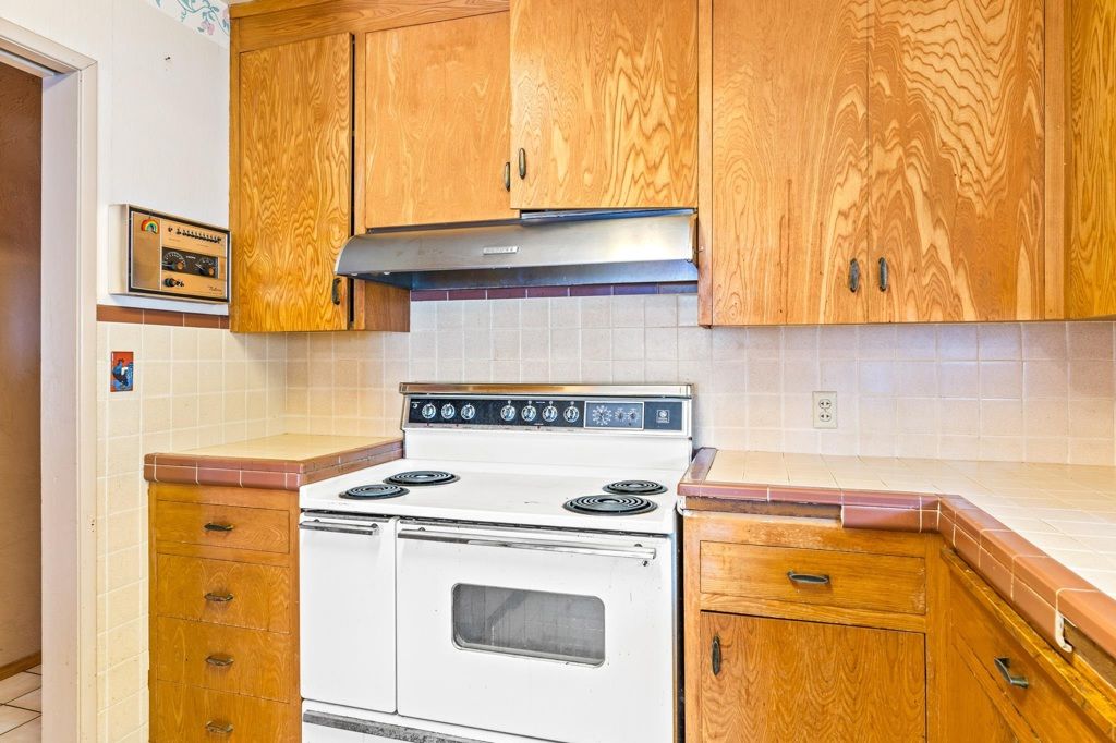 Image 15 of property listing at 1591 159Th Ave, San Leandro, CA 94578