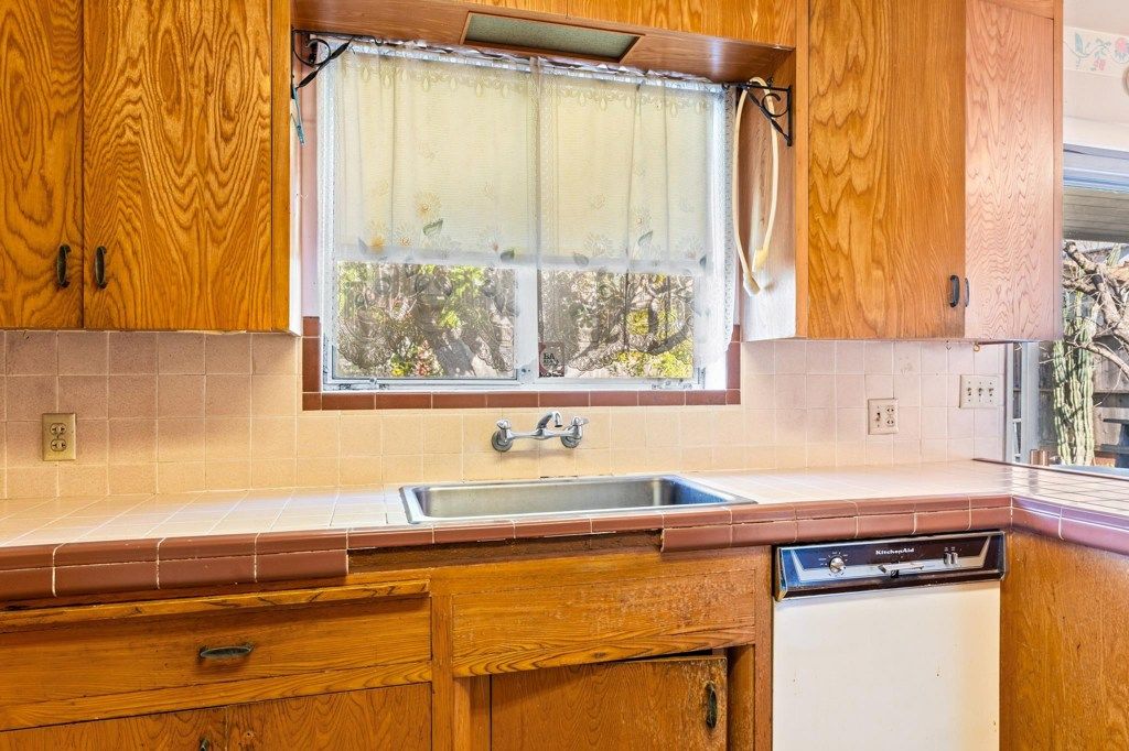 Image 16 of property listing at 1591 159Th Ave, San Leandro, CA 94578