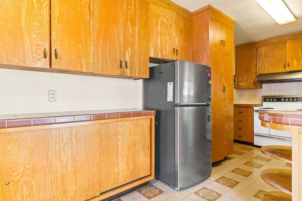 Image 18 of property listing at 1591 159Th Ave, San Leandro, CA 94578