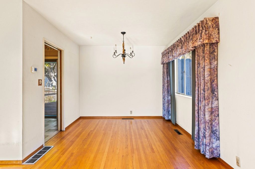 Image 9 of property listing at 1591 159Th Ave, San Leandro, CA 94578