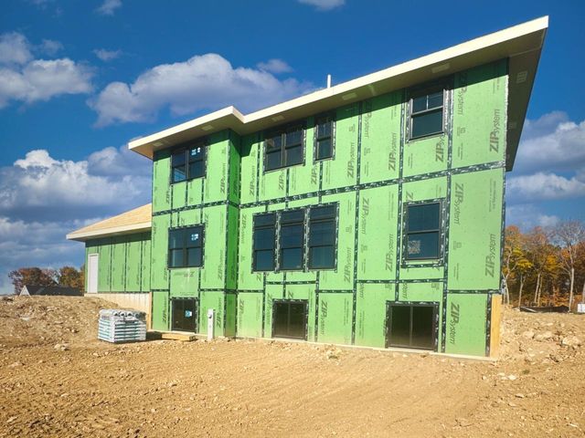 N66W21075 Sweet Clover DRIVE, Menomonee Falls, WI 53051