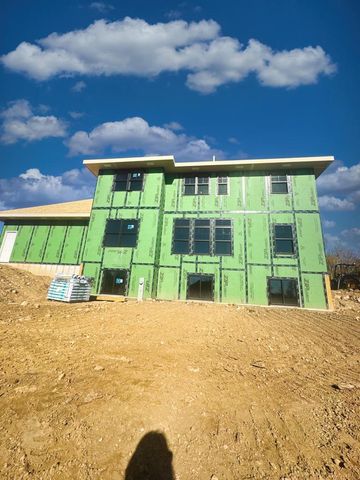 N66W21075 Sweet Clover DRIVE, Menomonee Falls, WI 53051