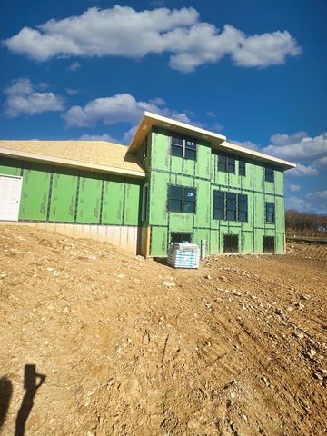 N66W21075 Sweet Clover DRIVE, Menomonee Falls, WI 53051