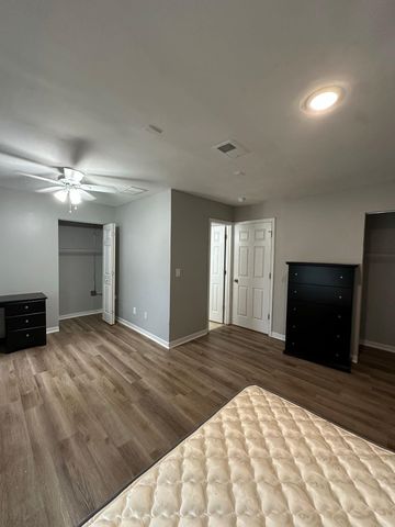 1342 Hunters Rd Apt B, Harrisonburg, VA 22801