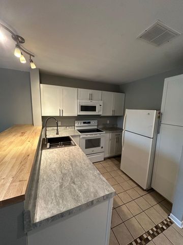 1342 Hunters Rd Apt B, Harrisonburg, VA 22801