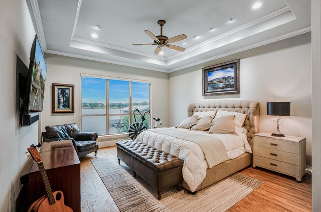 904 Waterpoint Court E, Granbury, TX 76048