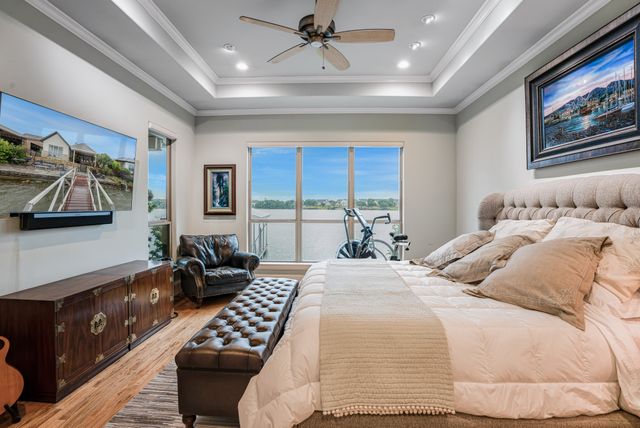 904 Waterpoint Court E, Granbury, TX 76048