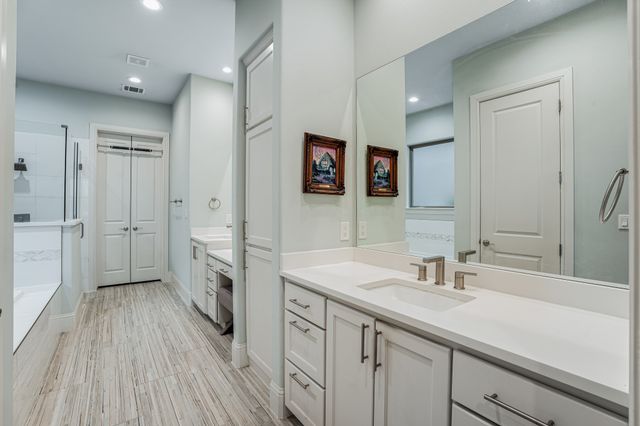 904 Waterpoint Court E, Granbury, TX 76048