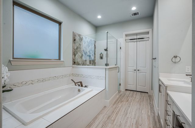 904 Waterpoint Court E, Granbury, TX 76048