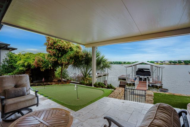 904 Waterpoint Court E, Granbury, TX 76048