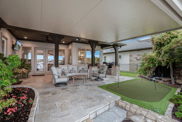 904 Waterpoint Court E, Granbury, TX 76048