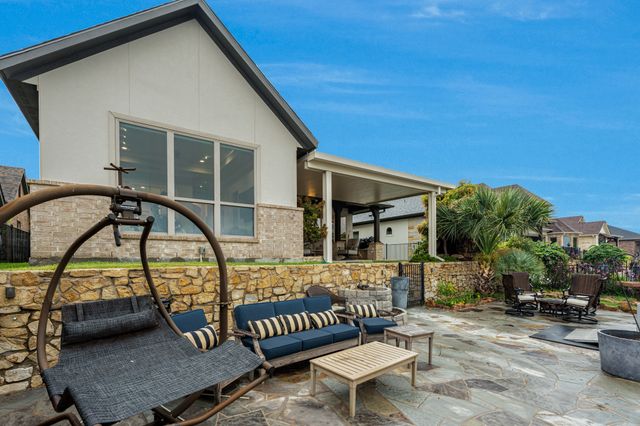 904 Waterpoint Court E, Granbury, TX 76048