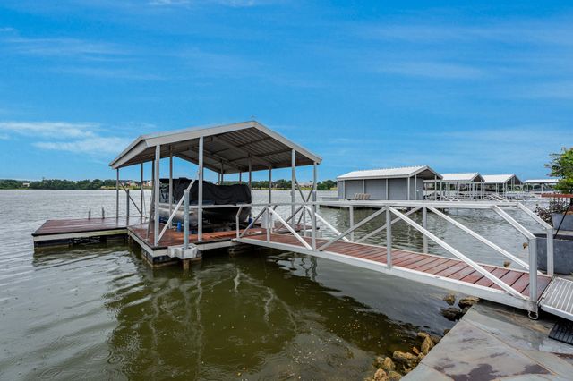 904 Waterpoint Court E, Granbury, TX 76048