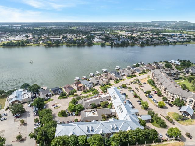 904 Waterpoint Court E, Granbury, TX 76048