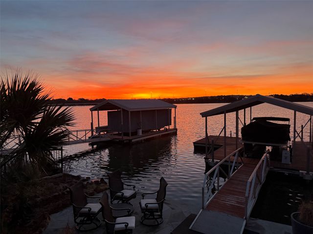 904 Waterpoint Court E, Granbury, TX 76048