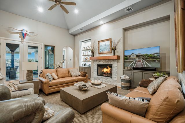 904 Waterpoint Court E, Granbury, TX 76048