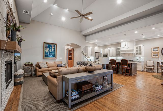 904 Waterpoint Court E, Granbury, TX 76048
