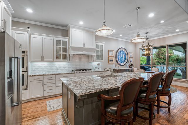 904 Waterpoint Court E, Granbury, TX 76048