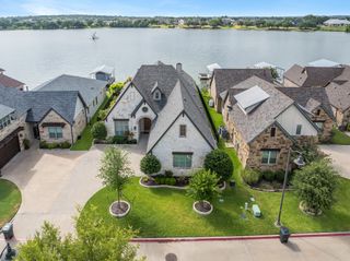 904 Waterpoint Court E, Granbury, TX 76048