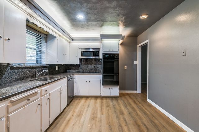 1703 Raydon Drive, Arlington, TX 76013