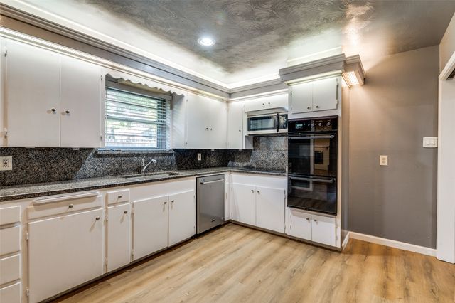 1703 Raydon Drive, Arlington, TX 76013