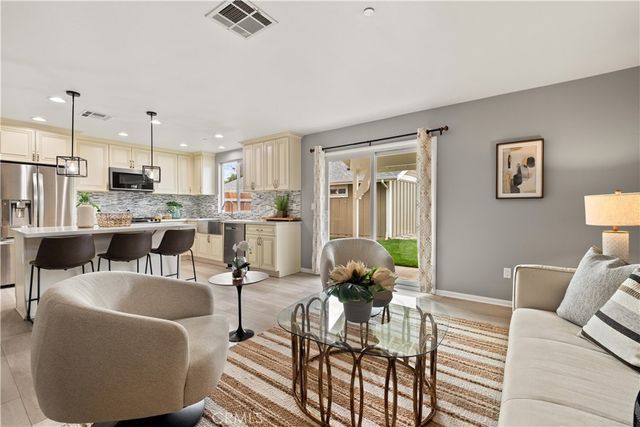 8213 Quartz Avenue, Winnetka, CA 91306