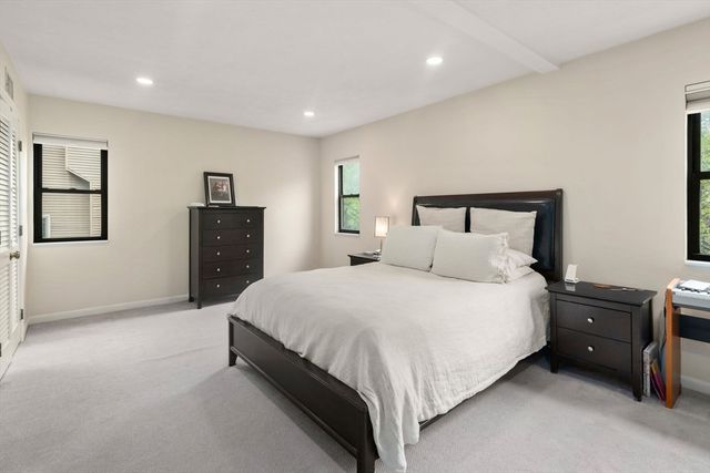620 Washington St 620, Brookline, MA 02446