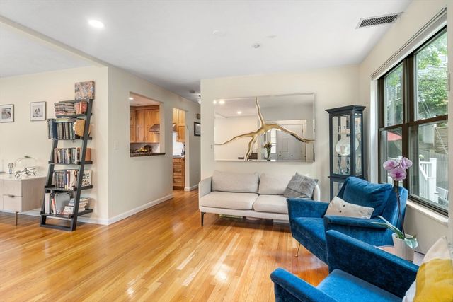620 Washington St 620, Brookline, MA 02446
