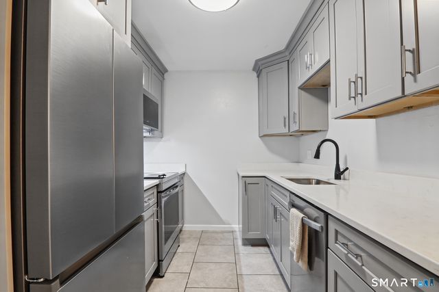35 Woodsedge Drive 5B, Newington, CT 06111