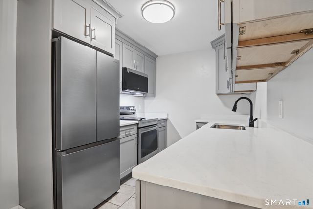 35 Woodsedge Drive 5B, Newington, CT 06111