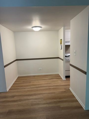 255 S West Avenue 305, Elmhurst, IL 60126