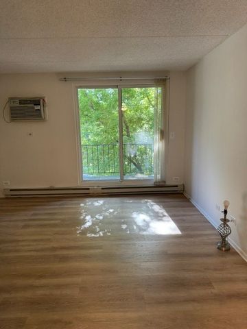 255 S West Avenue 305, Elmhurst, IL 60126