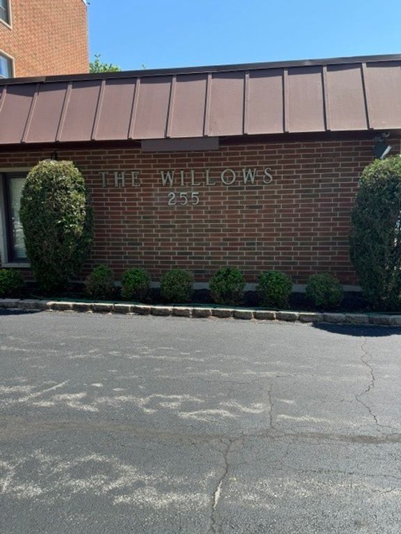 255 S West Avenue 305, Elmhurst, IL 60126
