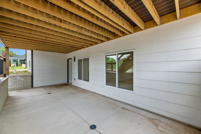 1203 E Maywood Ct, Wichita, KS 67216