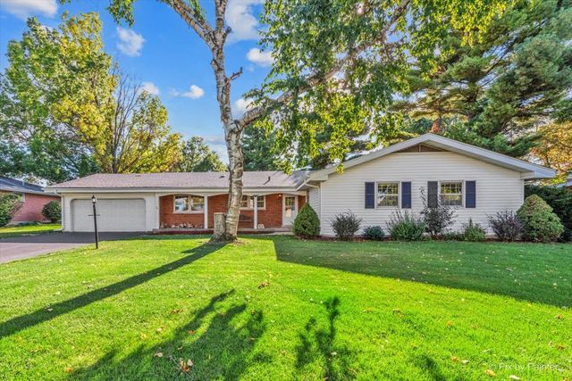 977 Lindenwood Drive, Aurora, IL 60506