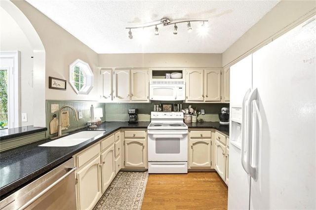 3206 Country Walk Drive, Powder Springs, GA 30127