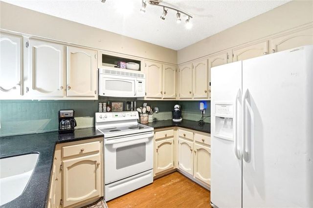 3206 Country Walk Drive, Powder Springs, GA 30127