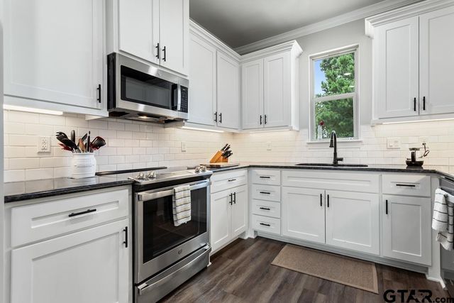 19308 Cedarpark Place, Lindale, TX 75771