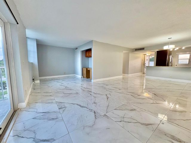 5700 NW 2nd Avenue 311, Boca Raton, FL 33487