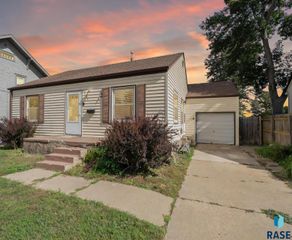 900 S 4th Ave Avenue, Sioux Falls, SD 57104