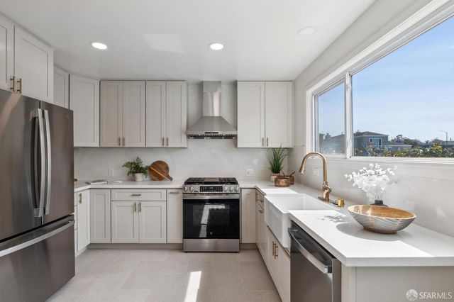 301 Crestlake Drive, San Francisco, CA 94132