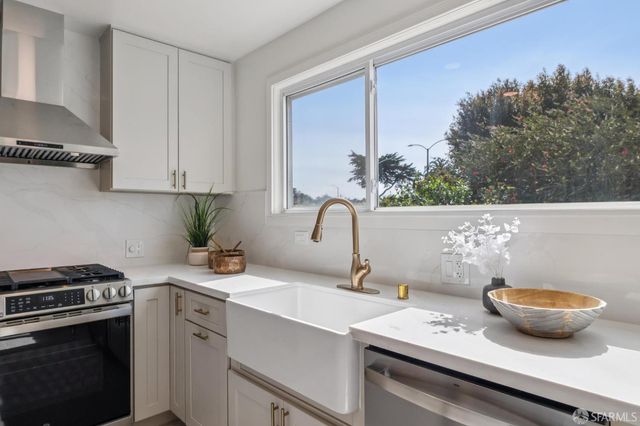 301 Crestlake Drive, San Francisco, CA 94132