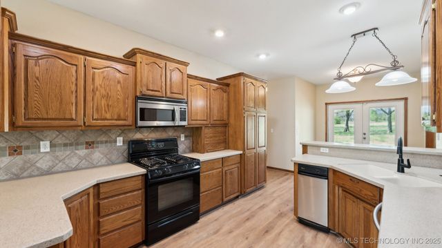 1805 College Park Road, Claremore, OK 74017