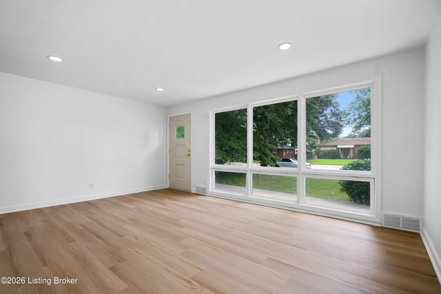 2203 Thurman Dr, Louisville, KY 40216