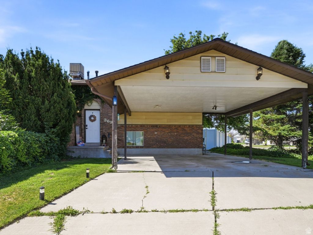 3695 W 4700 S, Roy, UT 84067
