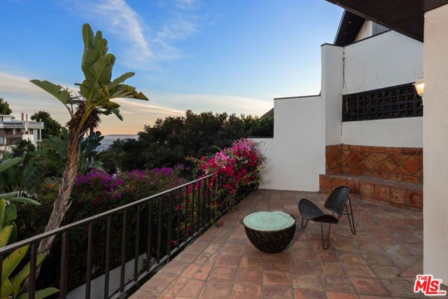 1790 Viewmont Drive, Los Angeles, CA 90069